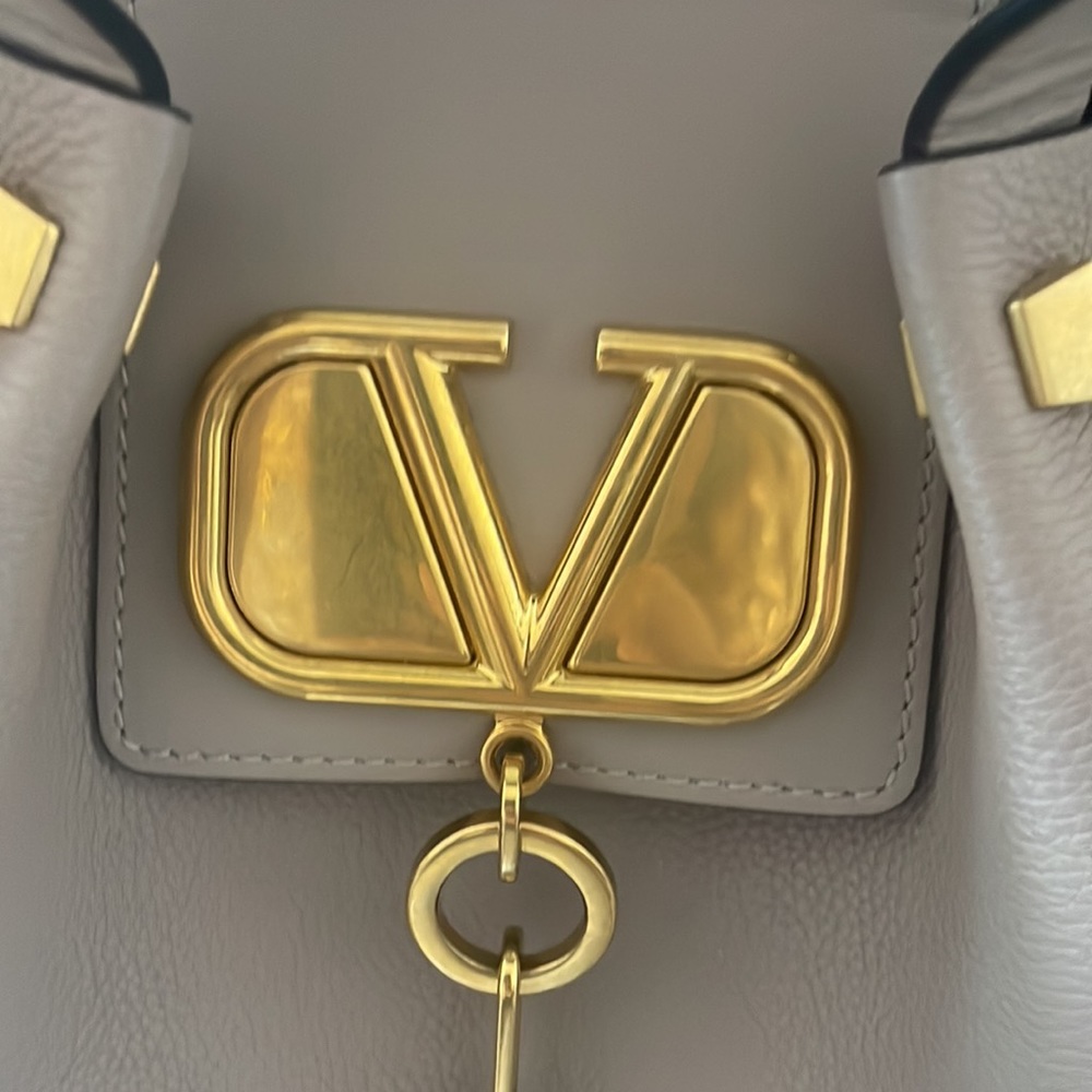 Valentino Garavani Pink Pebbled Leather VLogo Escape Medium Tote Bag New - Picture 2 of 10